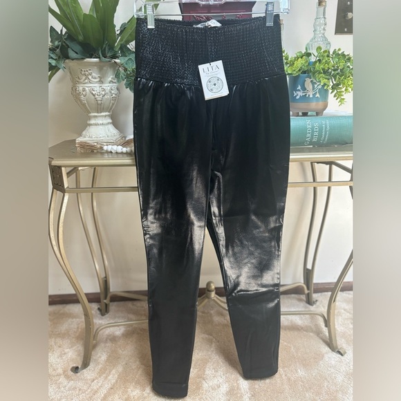 LITA by CIARA Black Liquid Faux Leather Leggings Smocked Waistband NWT Sz 10 - Picture 4 of 9